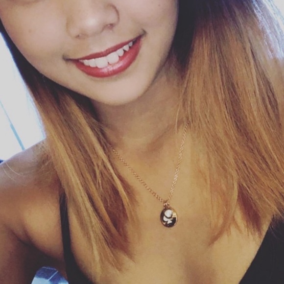 KATE SPADE • Spot The Spade Necklace - Picture 4 of 11